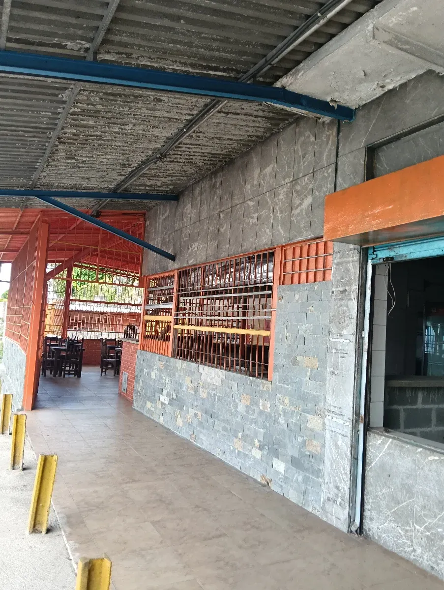 Amplio local comercial. Km 36 a orilla de la panamericana  - 3