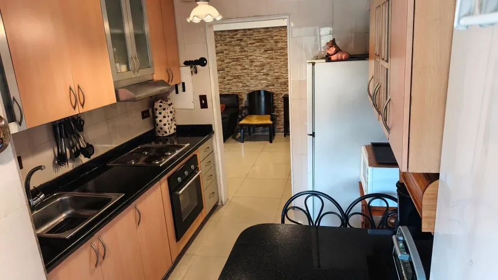 Venta de apartamento remodelado en La Urbina - 7