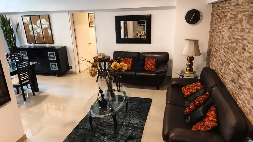 Venta de apartamento remodelado en La Urbina - 3