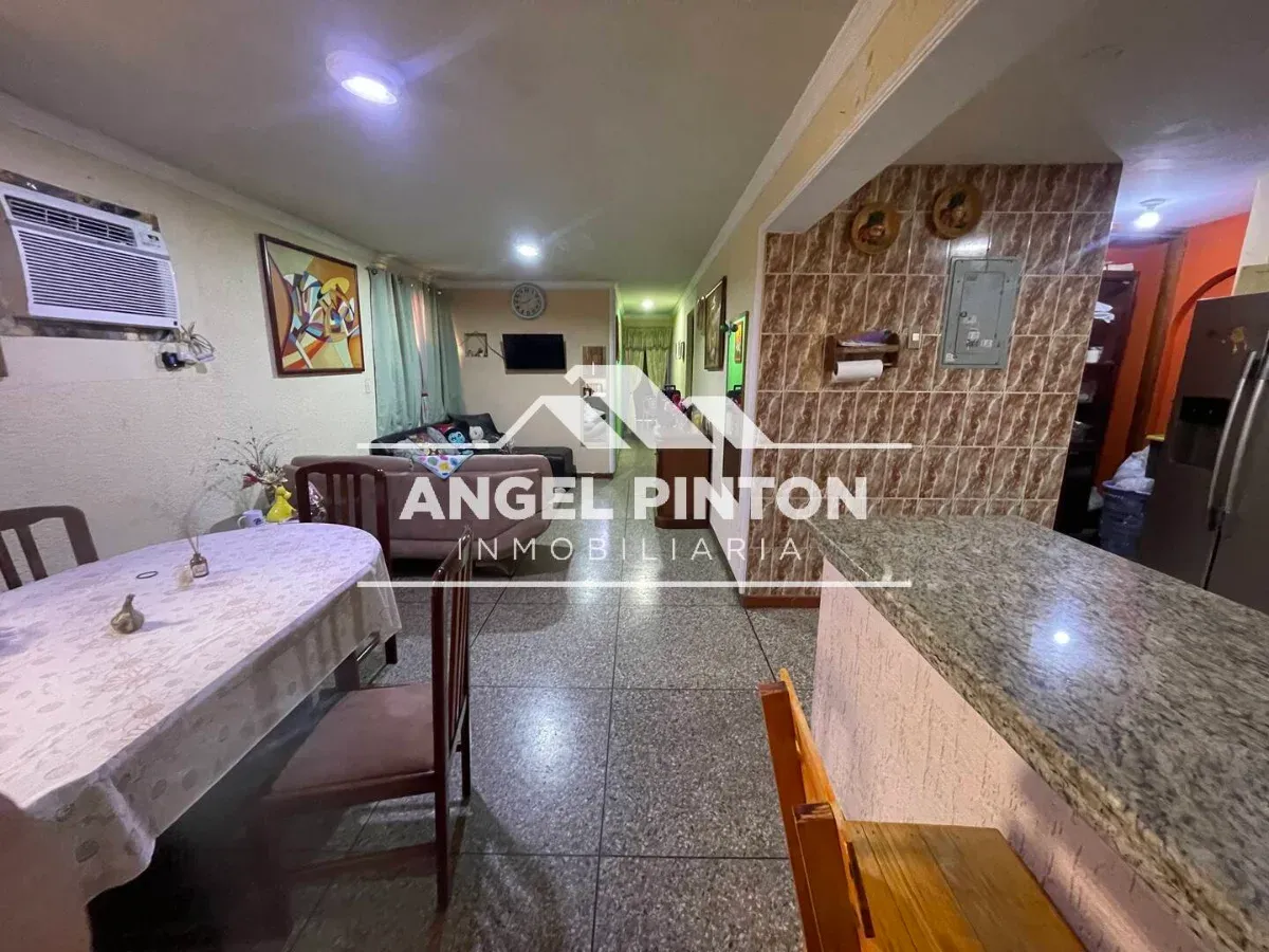 CASA CON ANEXO VENTA URB COROMOTO SAN FRANCISCO API 95755 - 8