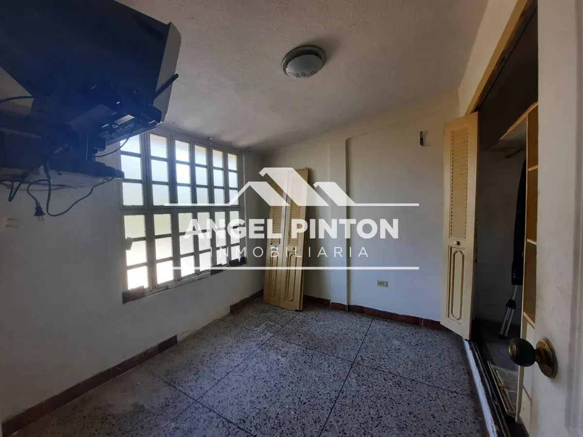 CASA EN VENTA CON ANEXO MONTE CLARO MARACAIBO VENEZUELA API 9481 - 8