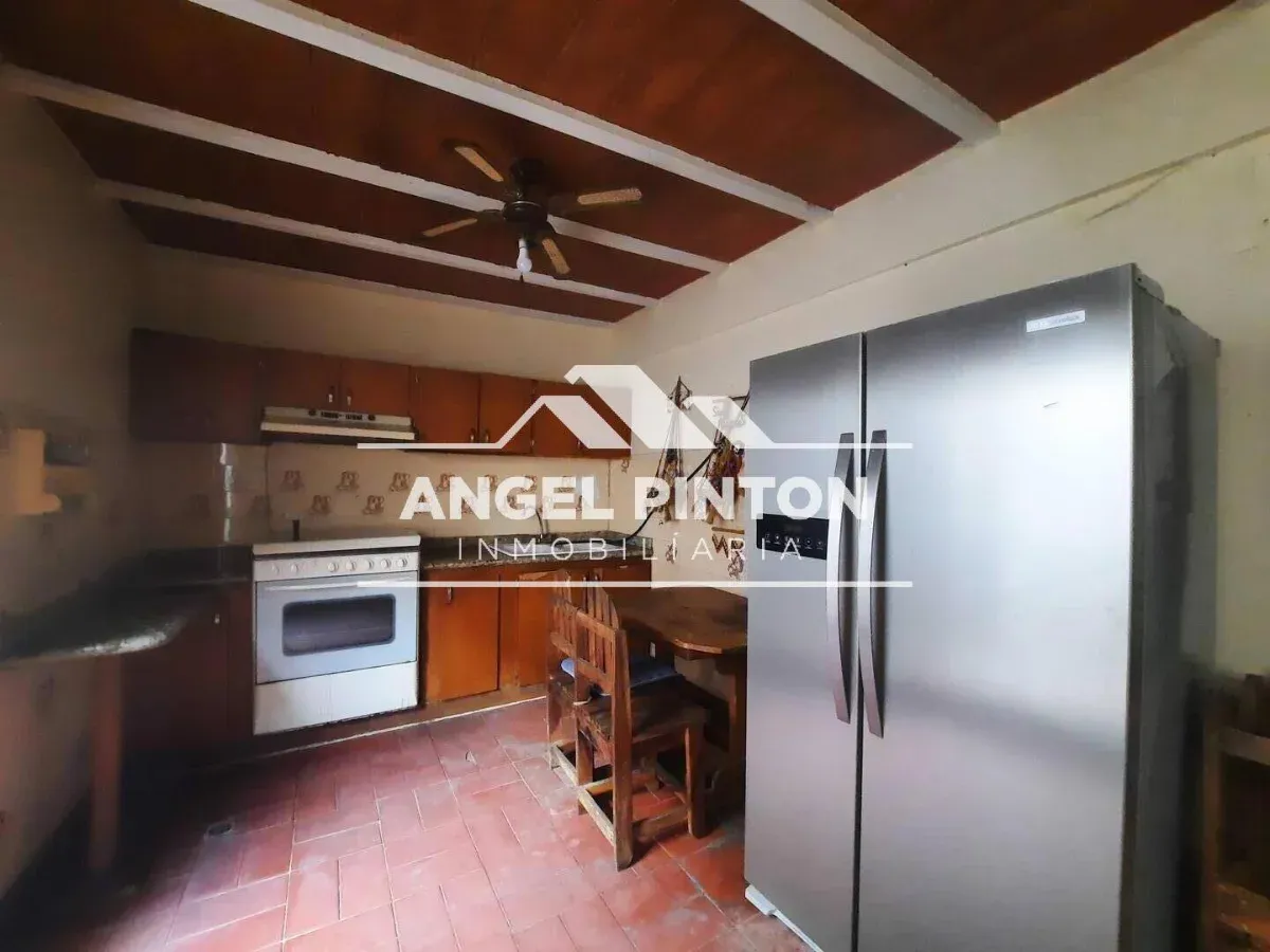 CASA EN VENTA CON ANEXO MONTE CLARO MARACAIBO VENEZUELA API 9481 - 11