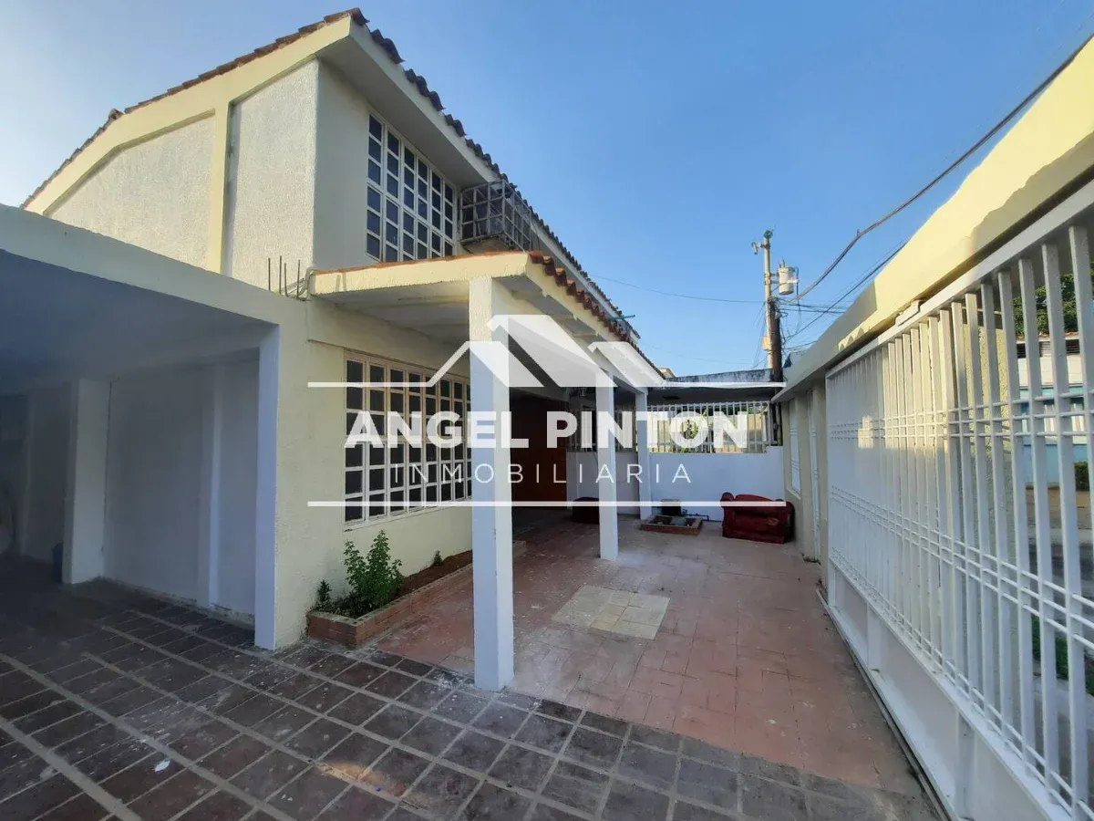 CASA EN VENTA CON ANEXO MONTE CLARO MARACAIBO VENEZUELA API 9481 - 13