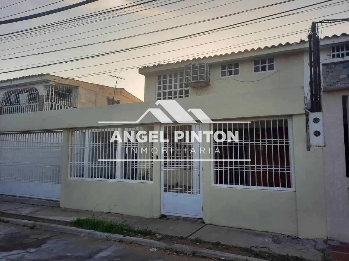 CASA EN VENTA CON ANEXO MONTE CLARO MARACAIBO VENEZUELA API 9481
