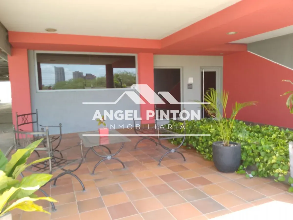  APARTAMENTO VENTA AV BELLA VISTA MARACAIBO VENEZUELA API 9474 - 4