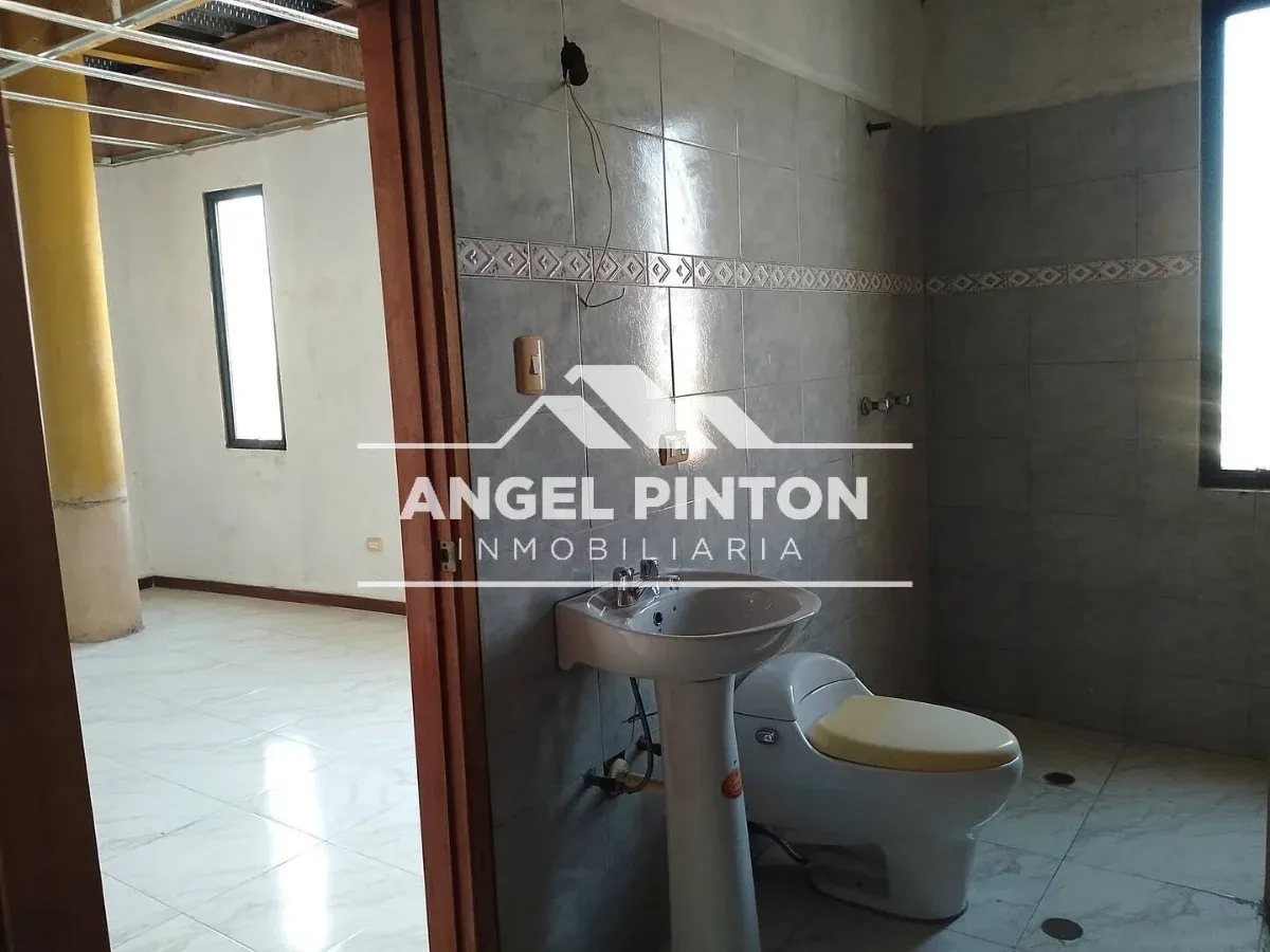  APARTAMENTO VENTA AV BELLA VISTA MARACAIBO VENEZUELA API 9474 - 5