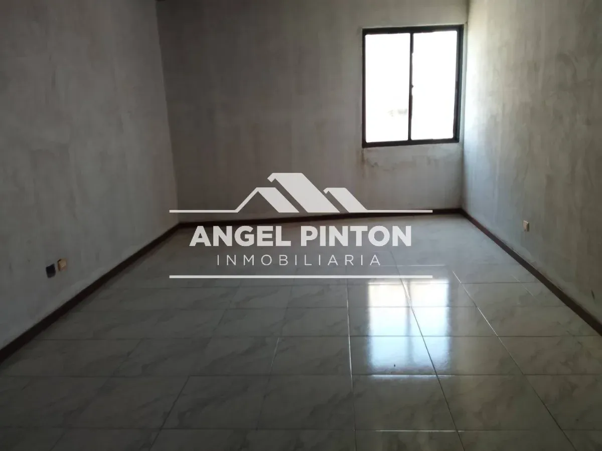  APARTAMENTO VENTA AV BELLA VISTA MARACAIBO VENEZUELA API 9474 - 6