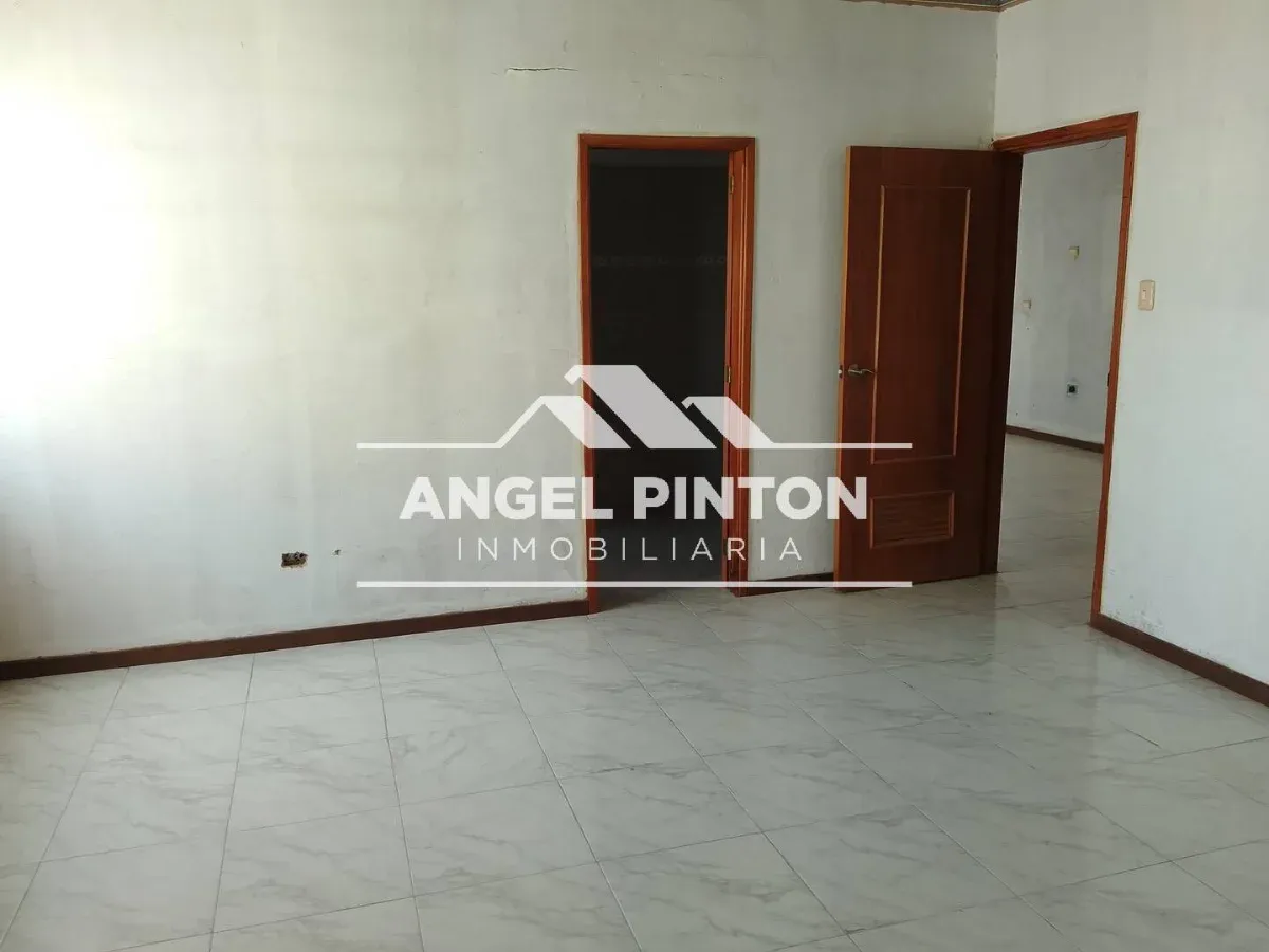  APARTAMENTO VENTA AV BELLA VISTA MARACAIBO VENEZUELA API 9474 - 7