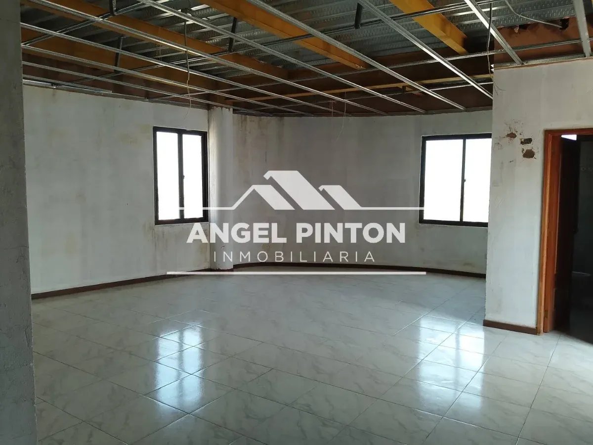 APARTAMENTO VENTA AV BELLA VISTA MARACAIBO VENEZUELA API 9474 - 8