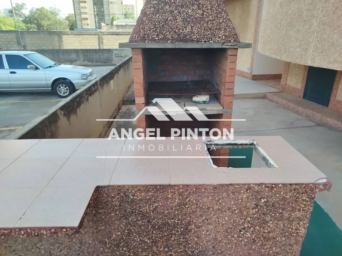 APARTAMENTO VENTA AV. CECILIO ACOSTA MARACAIBO VENEZUELA API 9406