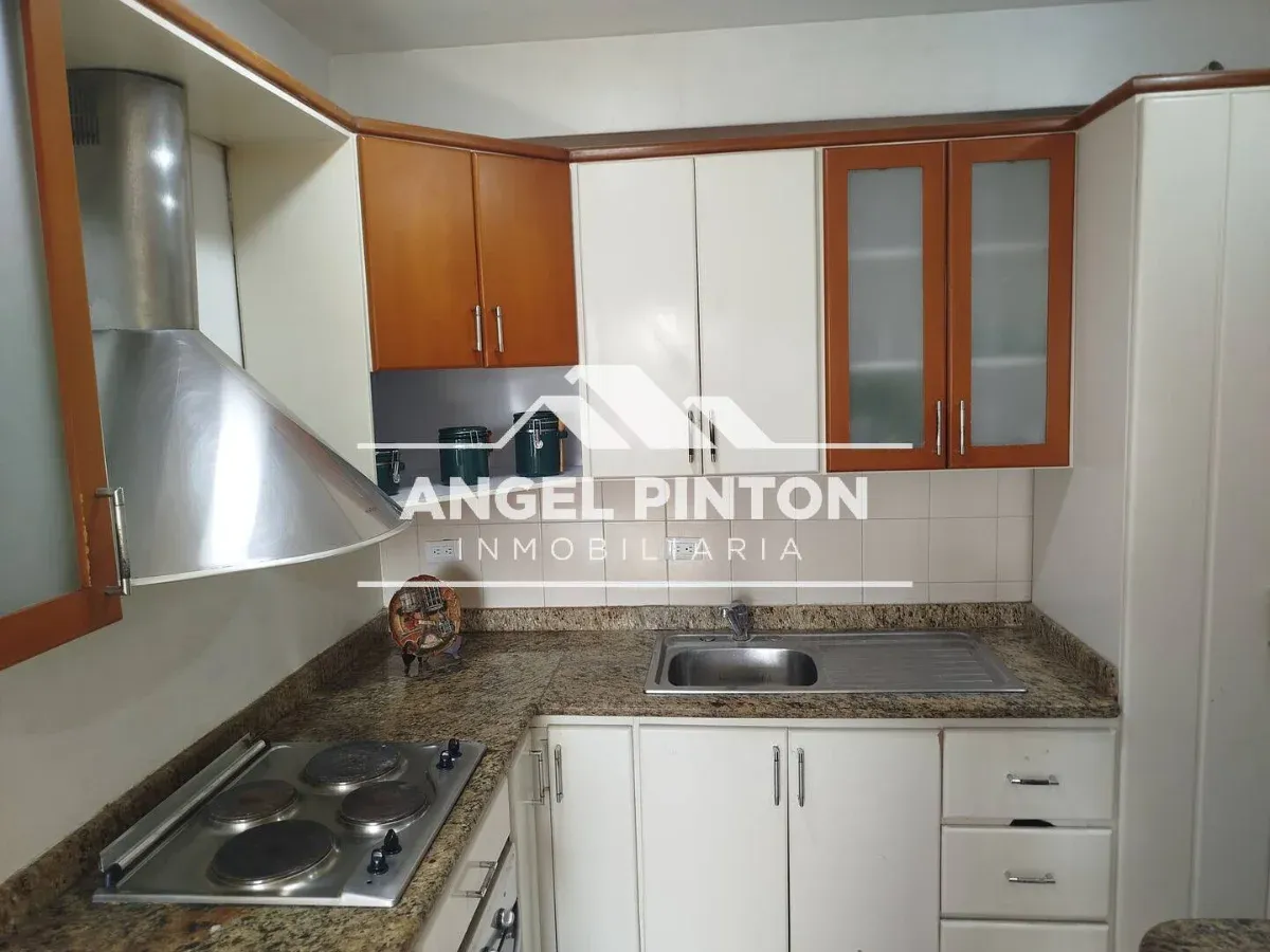 APARTAMENTO VENTA AV. CECILIO ACOSTA MARACAIBO VENEZUELA API 9406 - 5