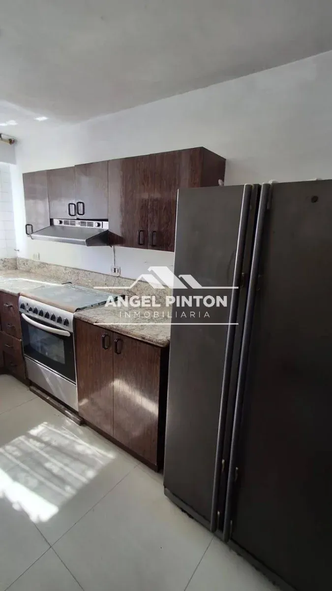 APARTAMENTO VENTA AV BELLA VISTA MARACAIBO VENEZUELA API 9388 - 5