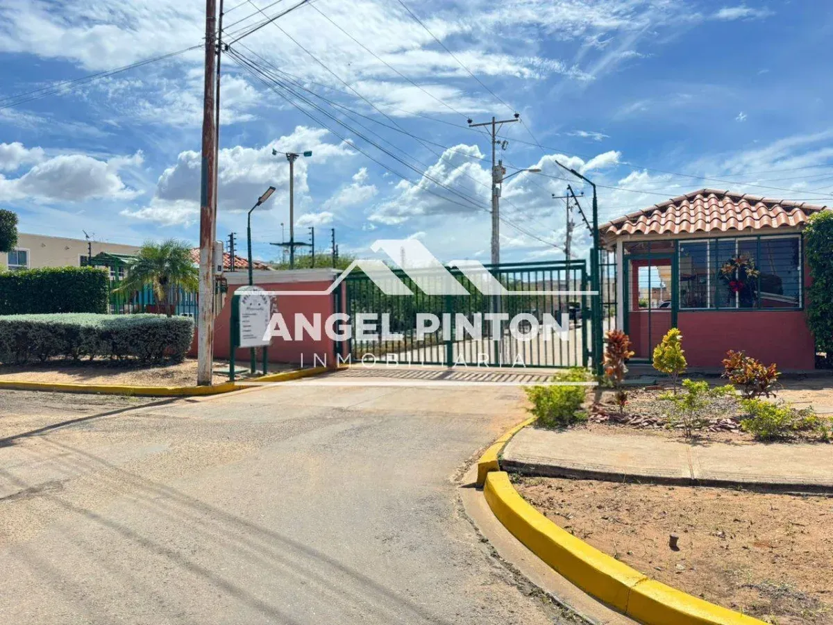 TOWNHOUSE VENTA LA LAGUNITA MARACAIBO VENEZUELA API 9356