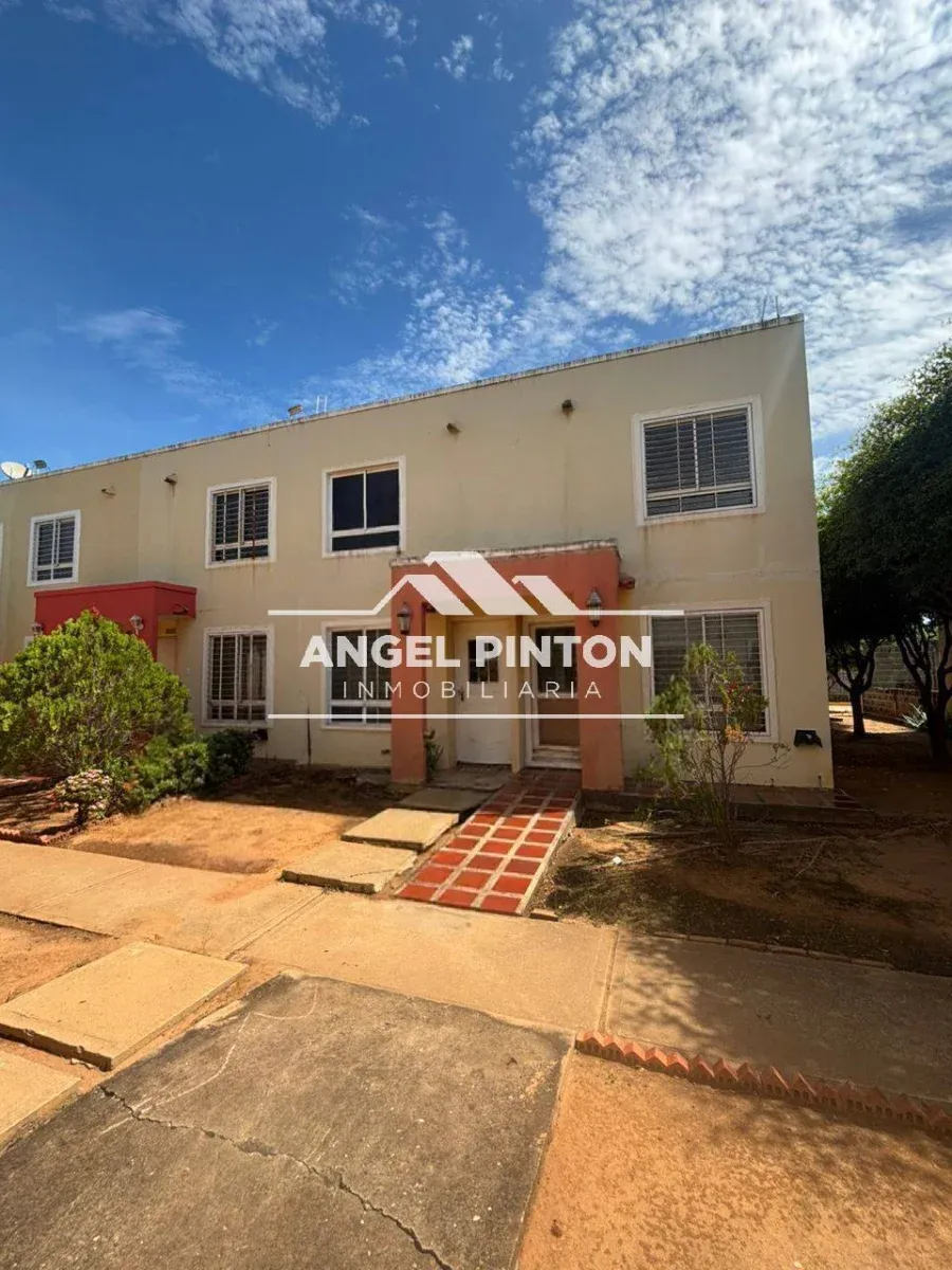 TOWNHOUSE VENTA LA LAGUNITA MARACAIBO VENEZUELA API 9356 - 3