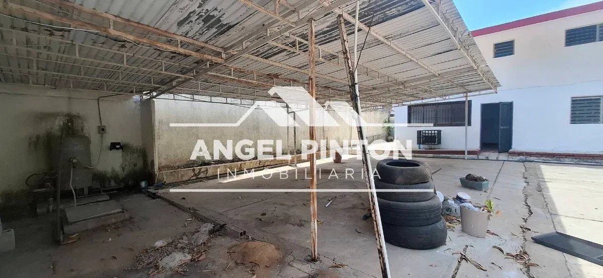CASA COMERCIAL EN VENTA EN CUMBRES DE MARACAIBO VENEZUELA API 9603 - 2