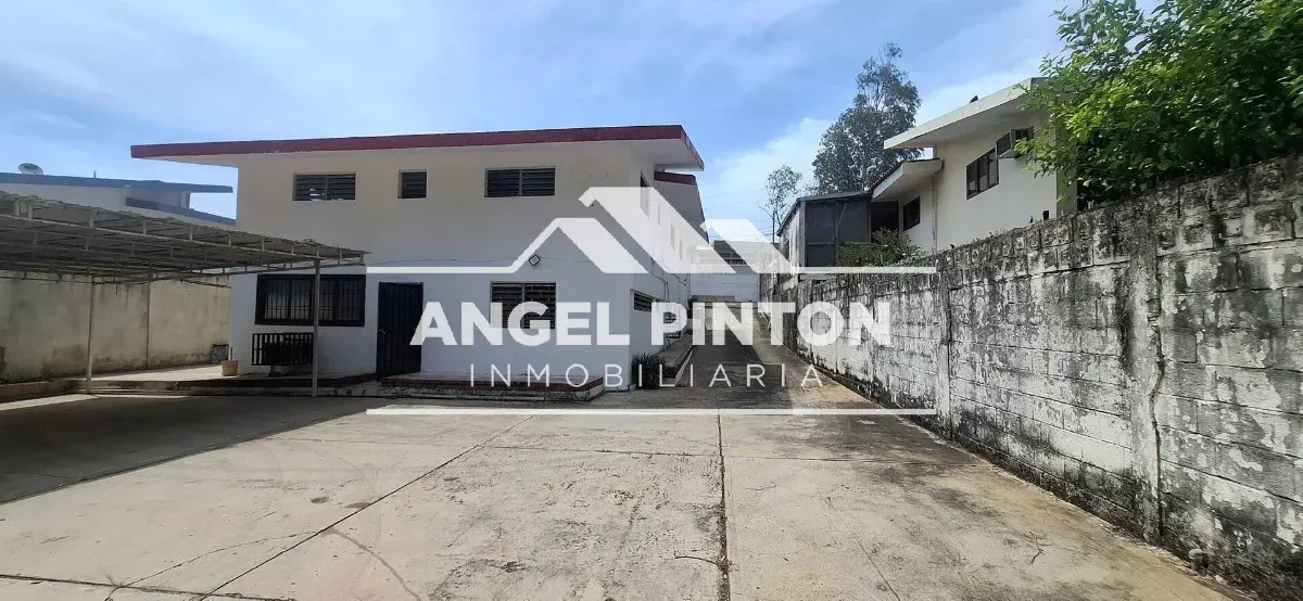 CASA COMERCIAL EN VENTA EN CUMBRES DE MARACAIBO VENEZUELA API 9603 - 5