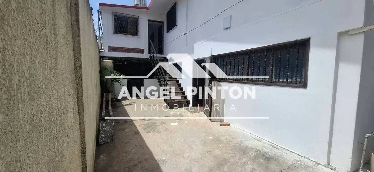 CASA COMERCIAL EN VENTA EN CUMBRES DE MARACAIBO VENEZUELA API 9603 - 6
