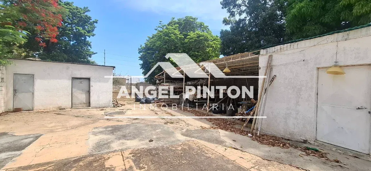 CASA COMERCIAL EN VENTA EN CUMBRES DE MARACAIBO VENEZUELA API 9603 - 13