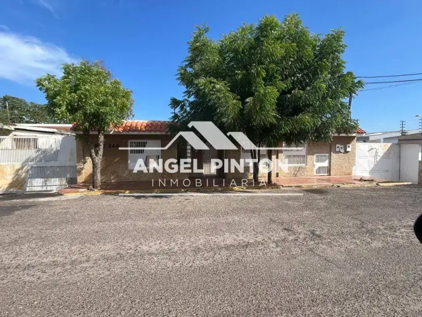 CASA COMERCIAL EN VENTA EN CUMBRES DE MARACAIBO VENEZUELA API 9603