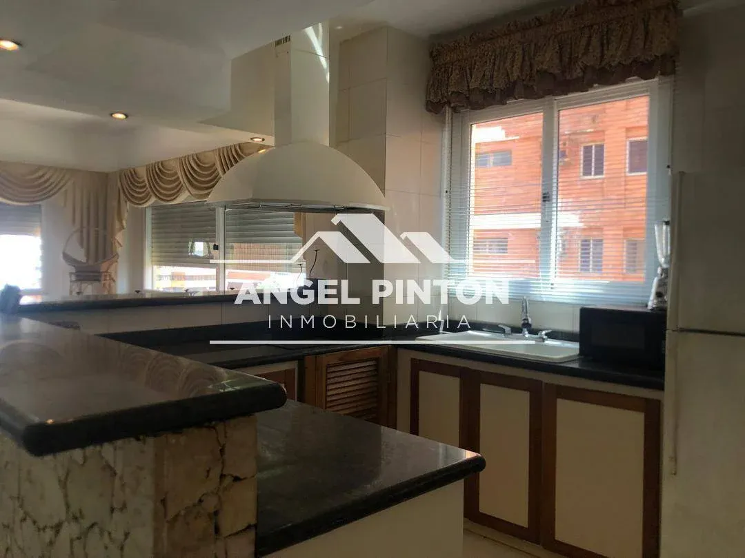 APARTAMENTO VENTA/ALQUILER AV. EL MILAGRO MARACAIBO VENEZUELA API 9580 - 9