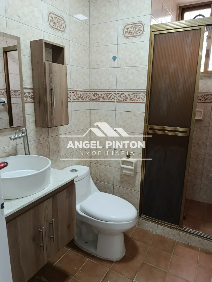 APARTAMENTO EN VENTA RES LA FLORIDA MARACAIBO VENEZUELA API 9572 - 5