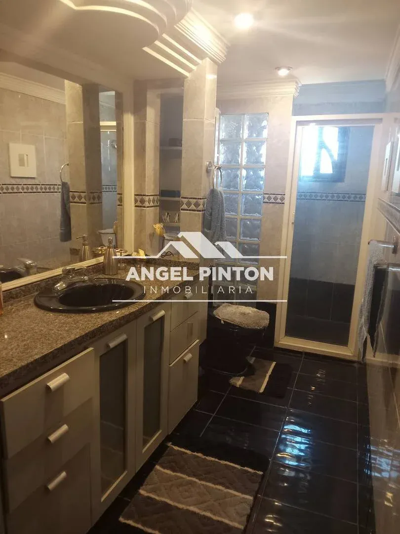 QUINTA EN VENTA AV. BARALT MARACAIBO VENEZUELA API 9559 - 3
