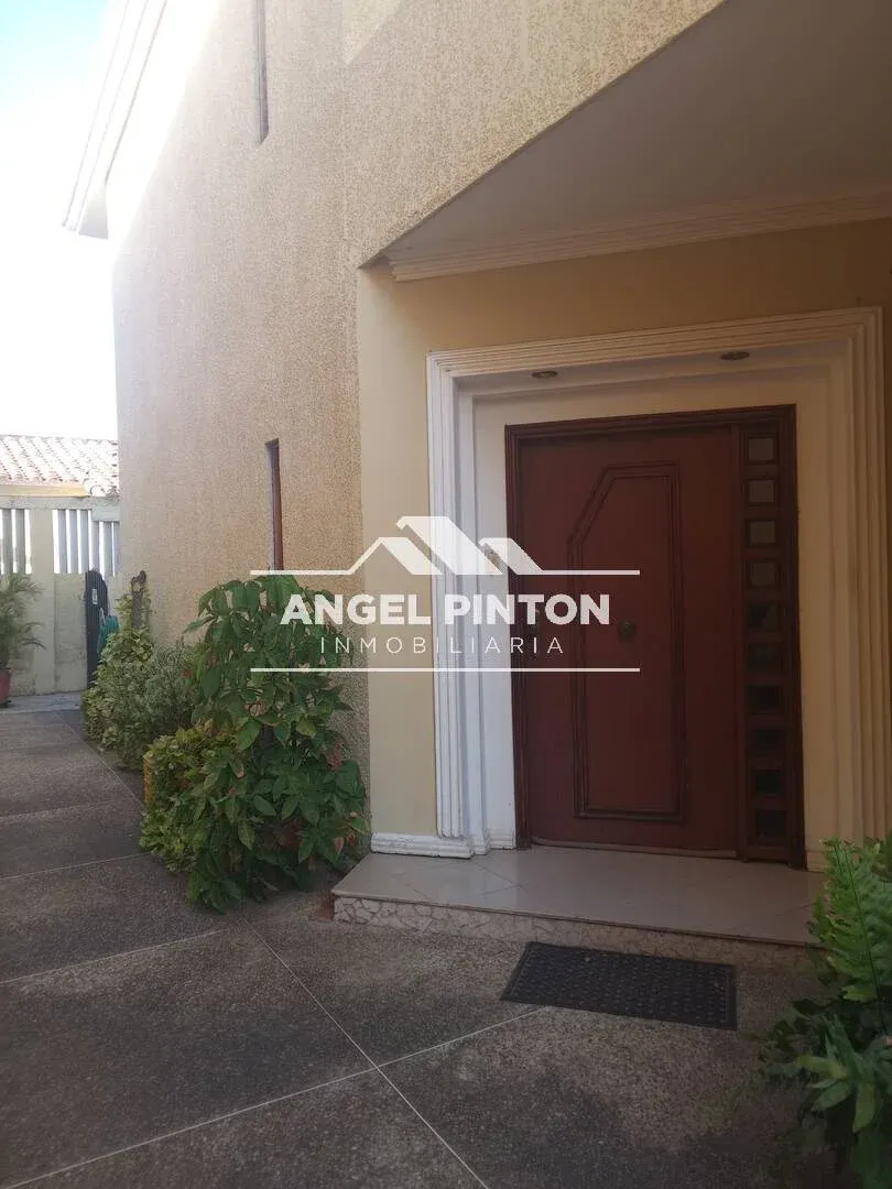 QUINTA EN VENTA AV. BARALT MARACAIBO VENEZUELA API 9559 - 8