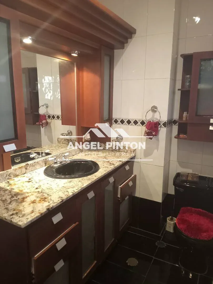 QUINTA EN VENTA AV. BARALT MARACAIBO VENEZUELA API 9559 - 11