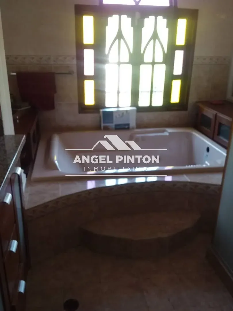 QUINTA EN VENTA AV. BARALT MARACAIBO VENEZUELA API 9559 - 14