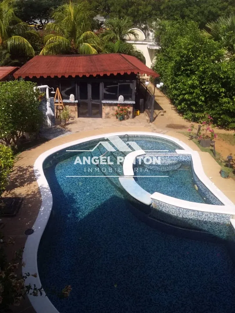 QUINTA EN VENTA AV. BARALT MARACAIBO VENEZUELA API 9559 - 18
