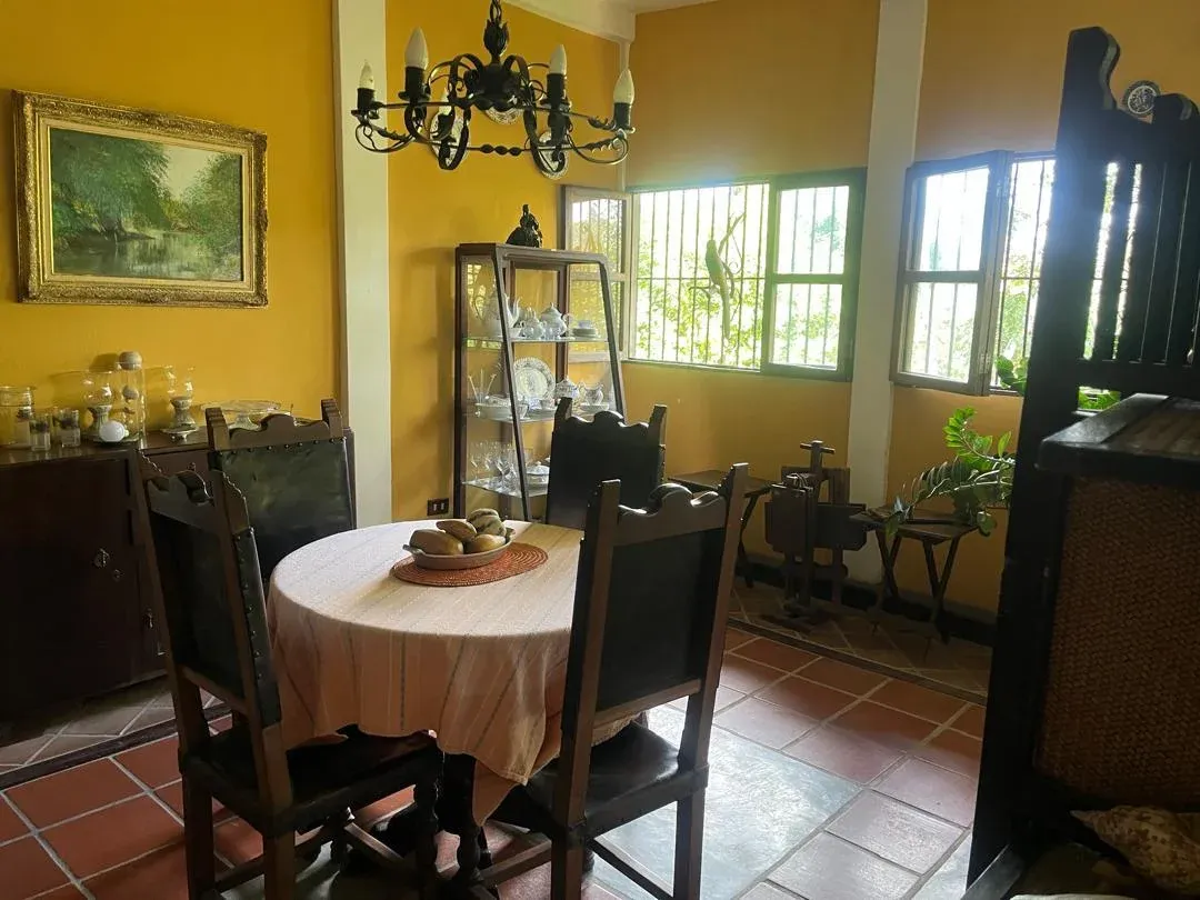 Casa familiar con amplitud y espacios independientes en El Hatillo - 54121381948 - 4