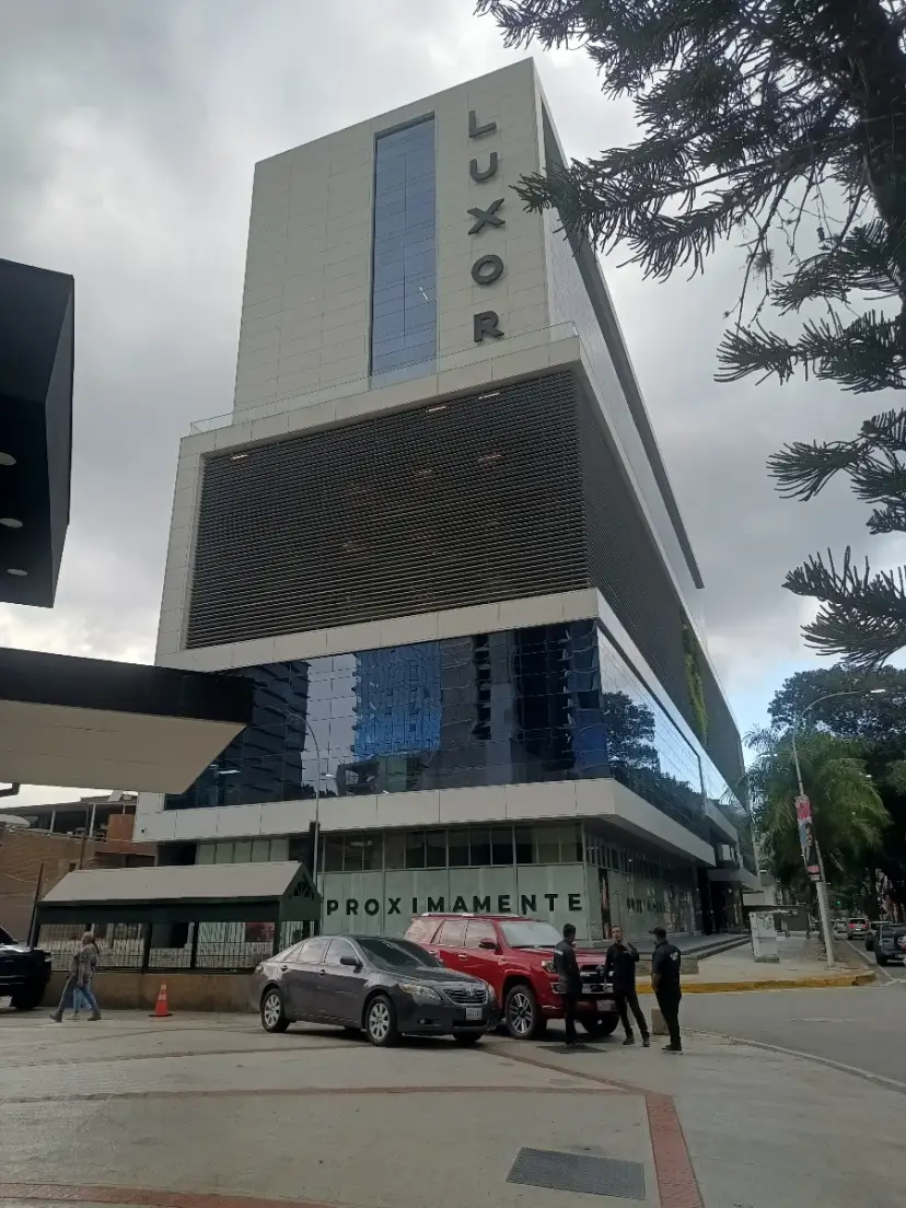 FOR SALE Ft2 1,894 BRAND NEW OFFICE LUXOR TOWER LAS MERCEDES/EN VENTA 176 m2 OFIC., NEW TORRE LUXOR 