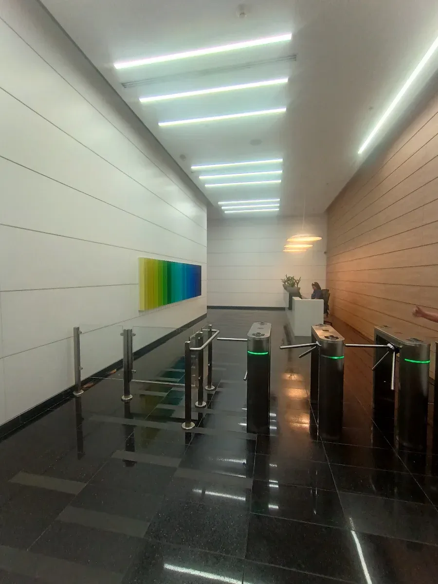 FOR SALE Ft2 1,894 BRAND NEW OFFICE LUXOR TOWER LAS MERCEDES/EN VENTA 176 m2 OFIC., NEW TORRE LUXOR - 4