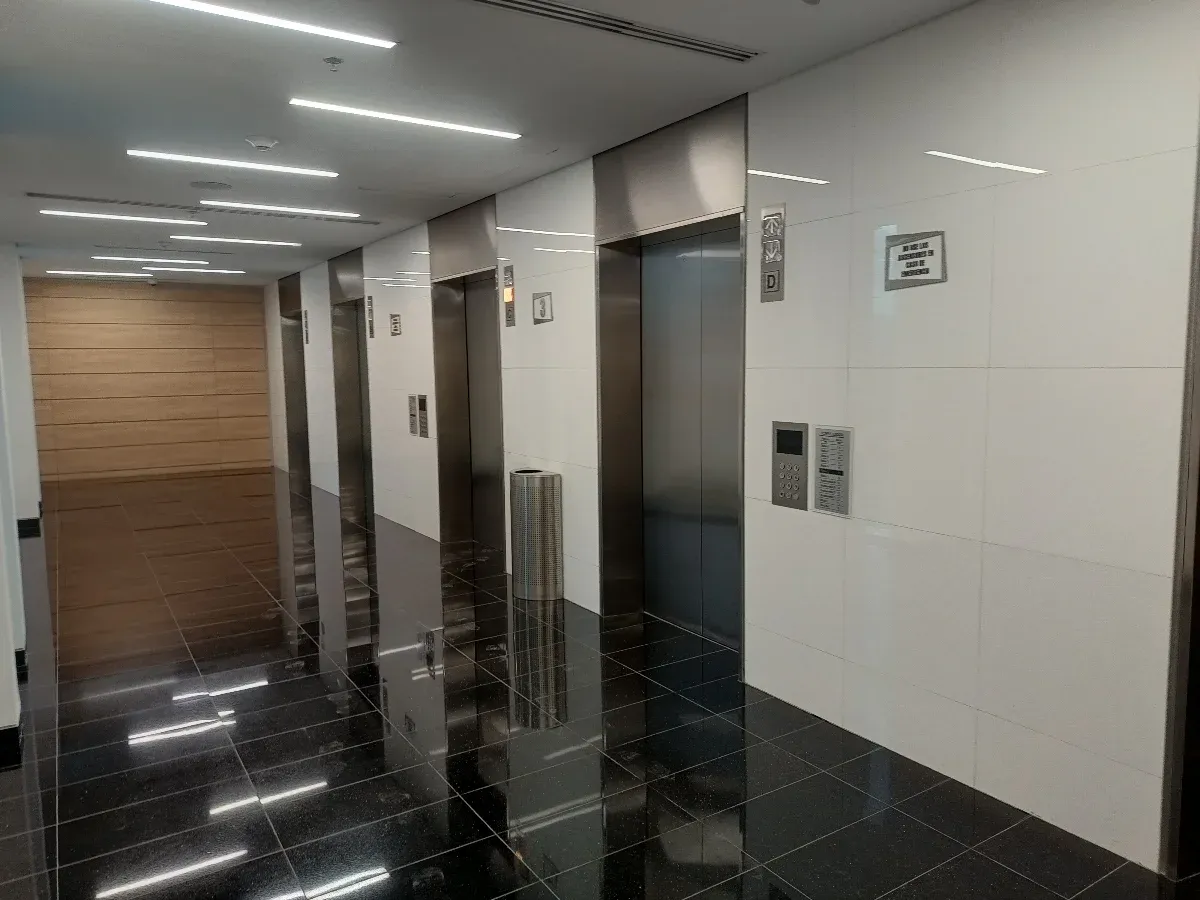 FOR SALE Ft2 1,894 BRAND NEW OFFICE LUXOR TOWER LAS MERCEDES/EN VENTA 176 m2 OFIC., NEW TORRE LUXOR - 7