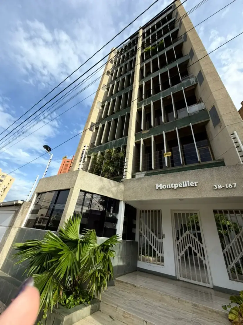 VENDO HERMOSO Y AMPLIO APARTAMENTO EN CALLE 72 DE 2 NIVELES EDIF MONTPELLIER EN LA LAGO