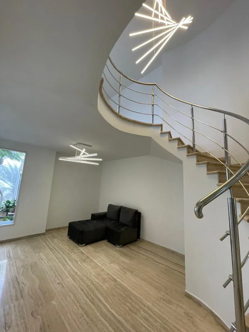 VENDO HERMOSA CASA EN URB LA ESTRELLA CON AMPLIOS Y MODERNOS ESPACIOS CON PISOS DE MARMOL - 3