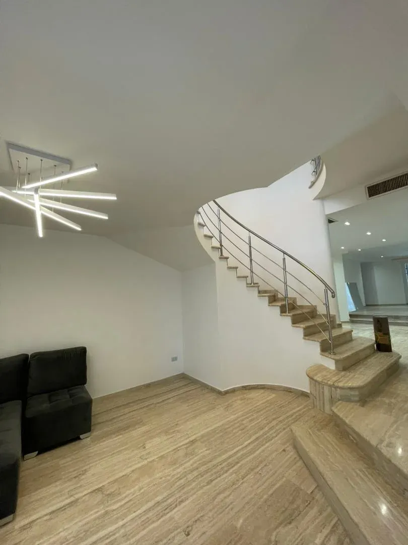 VENDO HERMOSA CASA EN URB LA ESTRELLA CON AMPLIOS Y MODERNOS ESPACIOS CON PISOS DE MARMOL - 6