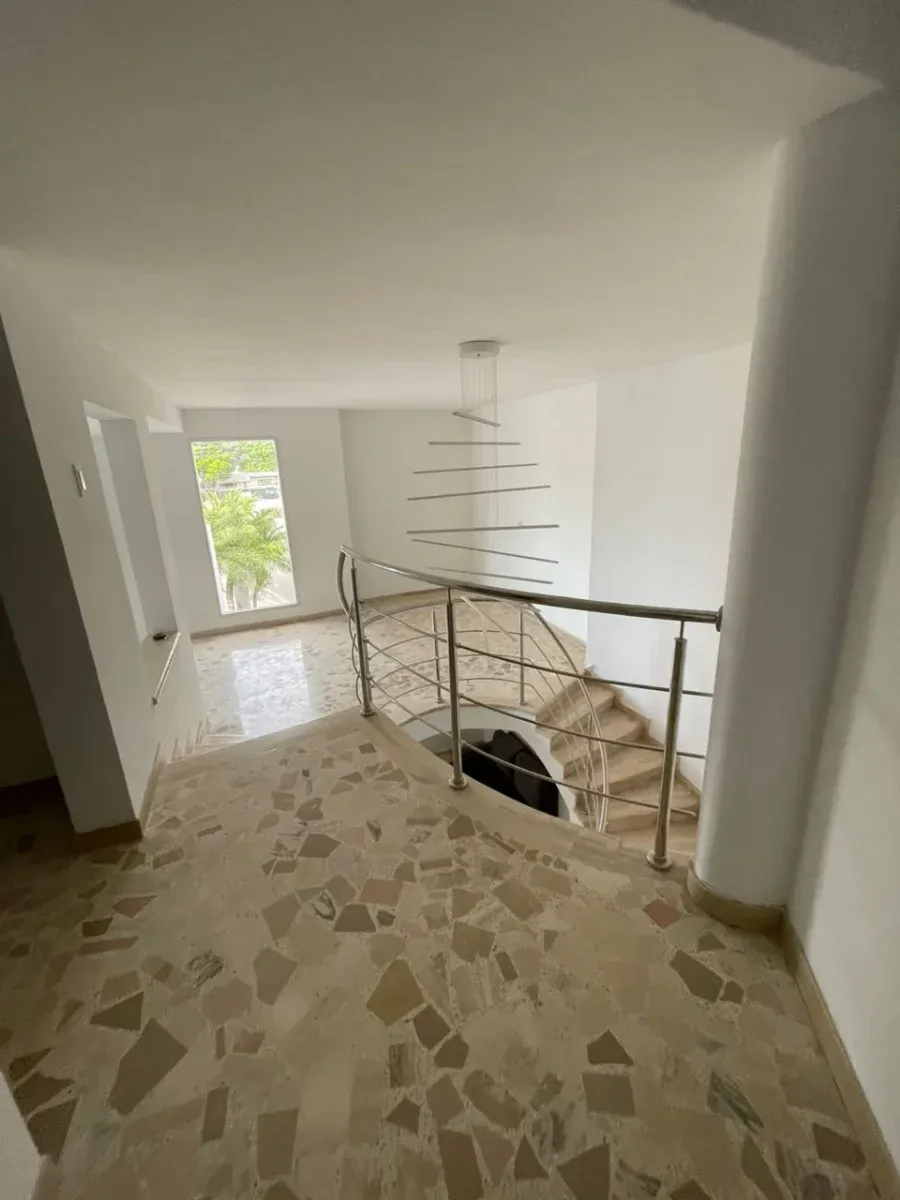 VENDO HERMOSA CASA EN URB LA ESTRELLA CON AMPLIOS Y MODERNOS ESPACIOS CON PISOS DE MARMOL - 17