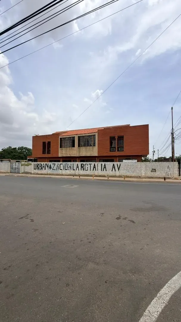 VENDO LOCAL COMERCIAL Y RESIDENCIAL - 7