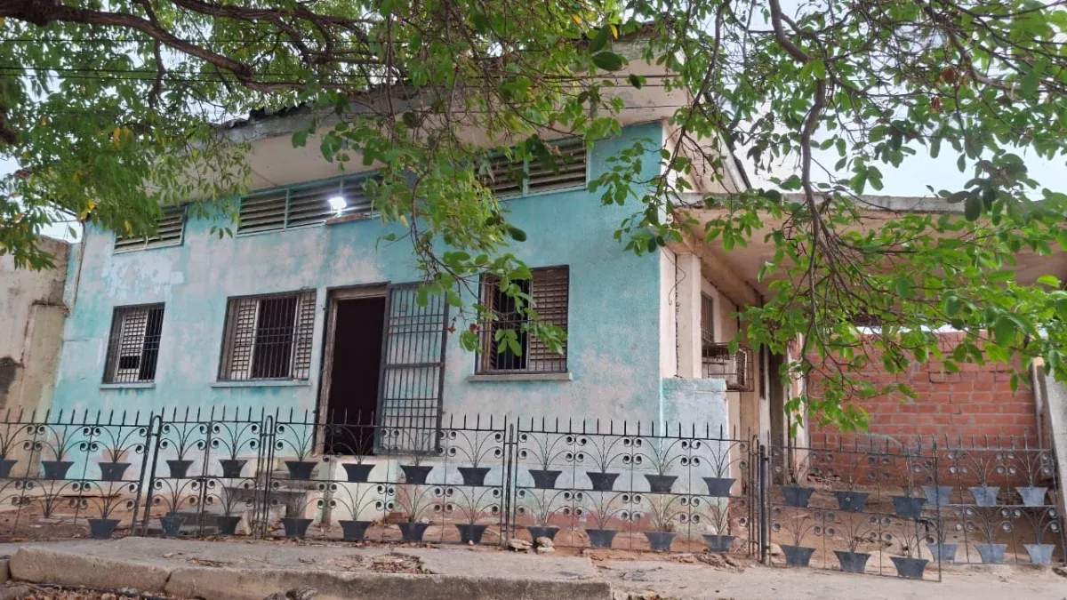 VENDO CASA PARA RESTAURAR EN URB URDANETA SECTOR SABANETA - 7
