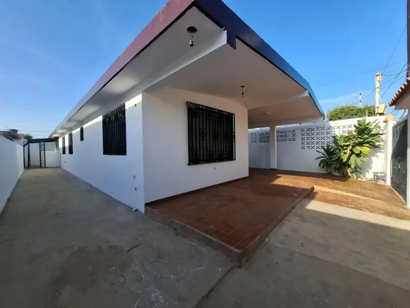 VENDO CASA EN EL 18 DE OCTUBRE CERCA DE AV. 5