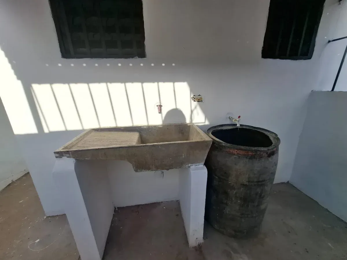 VENDO CASA EN EL 18 DE OCTUBRE CERCA DE AV. 5 - 9