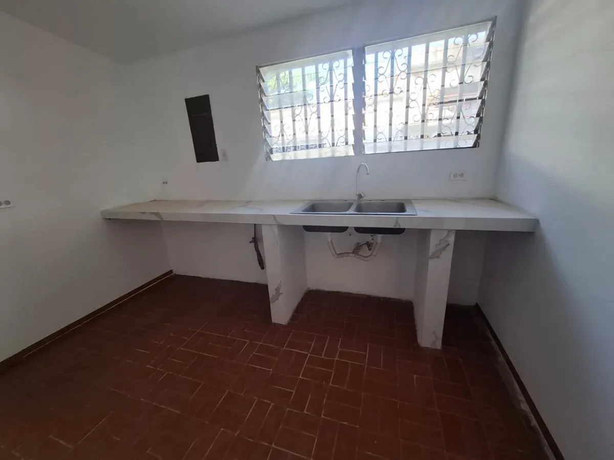 VENDO CASA EN EL 18 DE OCTUBRE CERCA DE AV. 5 - 20