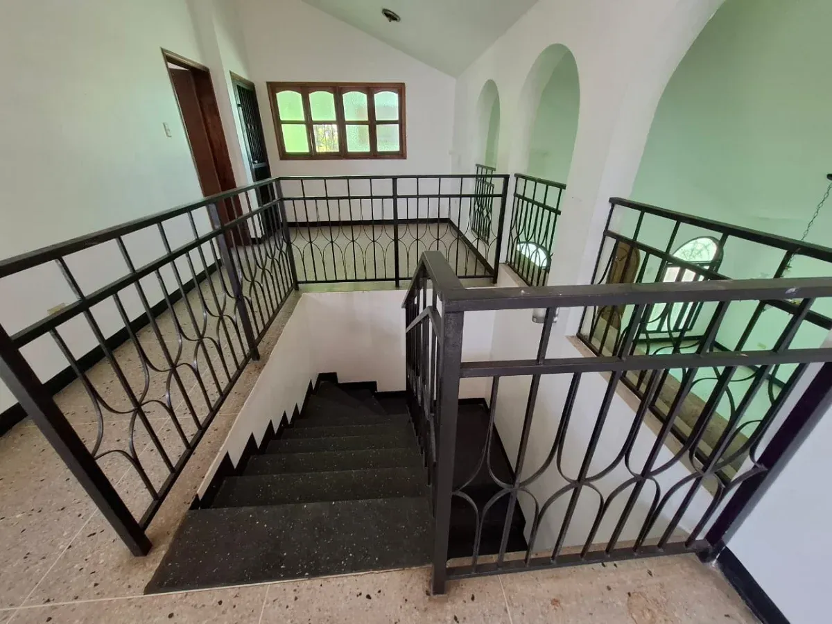 VENDO CASA PARA ACTUALIZAR EN URB LA CALIFORNIA AMPLIA DE 2 NIVELES CALLE CERRADA - 5
