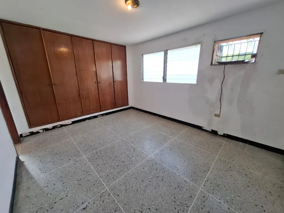 VENDO CASA PARA ACTUALIZAR EN URB LA CALIFORNIA AMPLIA DE 2 NIVELES CALLE CERRADA - 11
