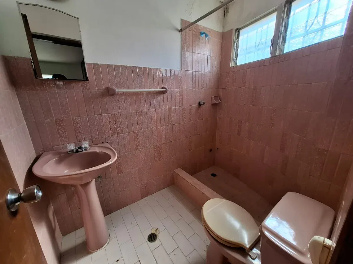 VENDO CASA PARA ACTUALIZAR EN URB LA CALIFORNIA AMPLIA DE 2 NIVELES CALLE CERRADA - 12