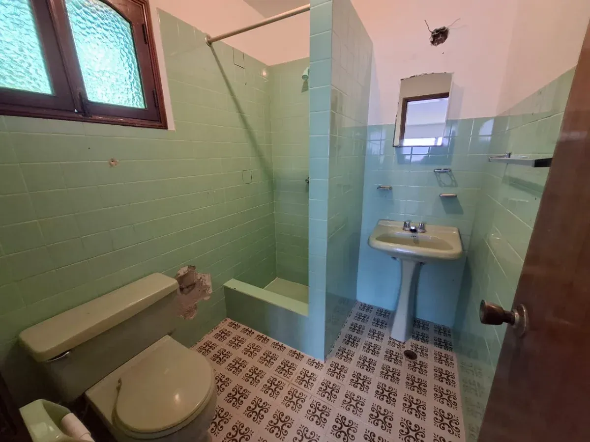 VENDO CASA PARA ACTUALIZAR EN URB LA CALIFORNIA AMPLIA DE 2 NIVELES CALLE CERRADA - 16