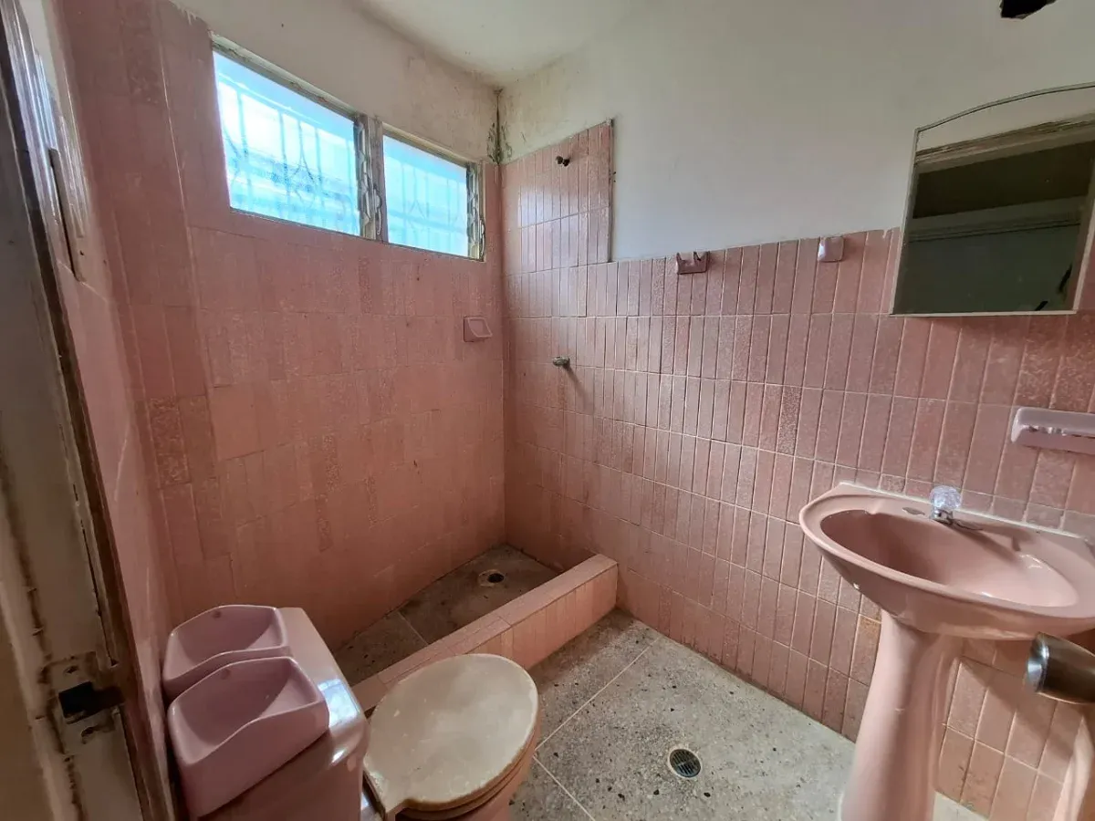 VENDO CASA PARA ACTUALIZAR EN URB LA CALIFORNIA AMPLIA DE 2 NIVELES CALLE CERRADA - 19
