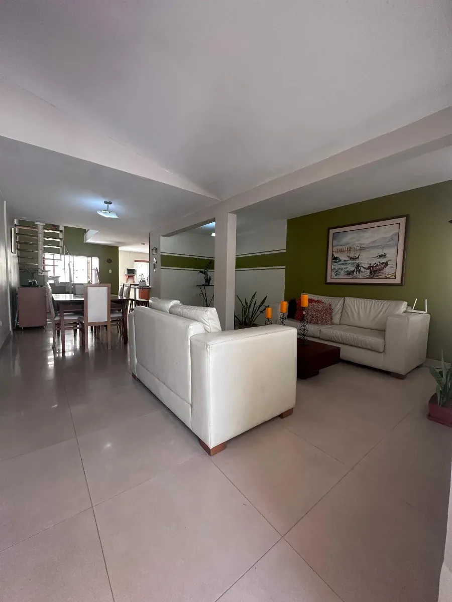 VENDO HERMOSA CASA EN CAMINOS DEL DORAL DE 2 NIVELES  - 3