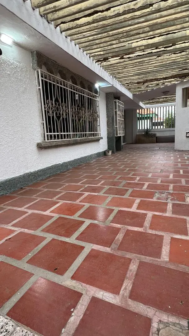 VENDO CASA EN VILLA DELICIAS PARA ACTUALIZAR - 16